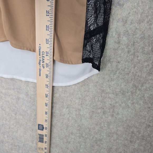 Colorblock Long Sleeve Blouse With Lace Accents & Button Closure - Picture 5 of 6